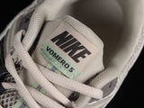 AIR ZOOM VOMERO 5 COBBLESTONE/LIGHT BONE