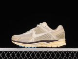 AIR ZOOM VOMERO 5 OATMEAL/PALE IVORY/SAIL/LIGHT CHOCOLATE