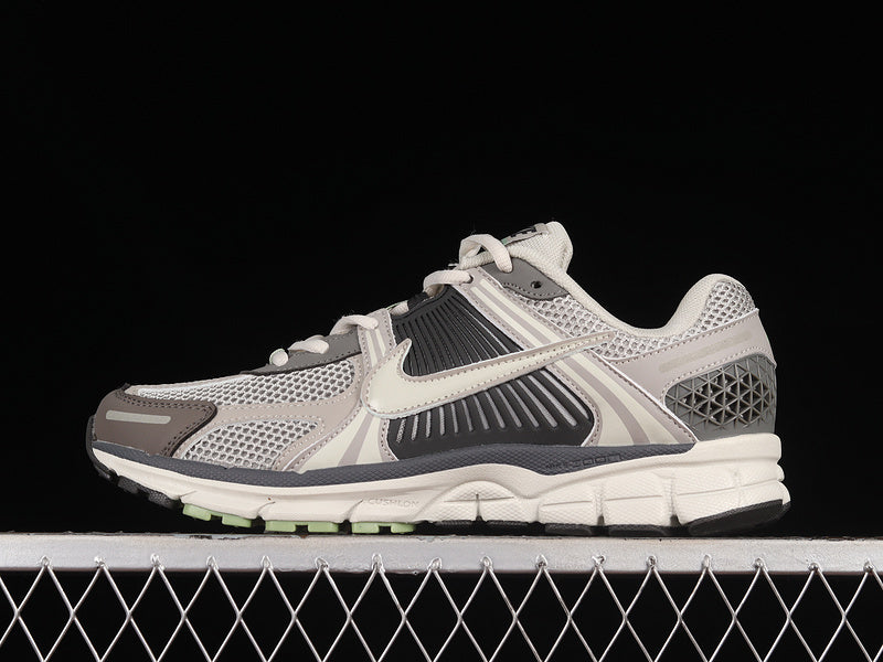 AIR ZOOM VOMERO 5 COBBLESTONE/LIGHT BONE