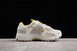 AIR ZOOM VOMERO 5 SP LIGHT BONE/SAIL/UNIVERSITY GOLD