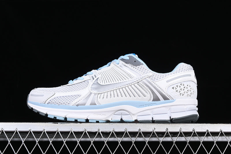 AIR ZOOM VOMERO 5 PHOTON DUST/SUMMIT WHITE/COOL GREY